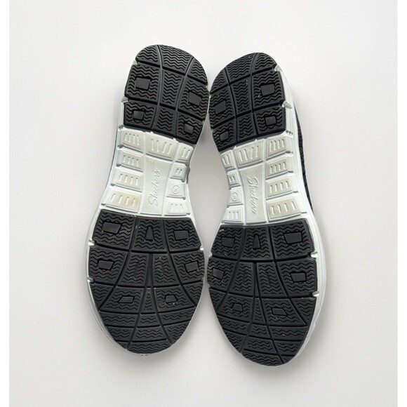 SKECHERS WOMEN’S Classic Fit  w/ air-cooled memory foam Size 7 Black Shoes - Picture 8 of 8